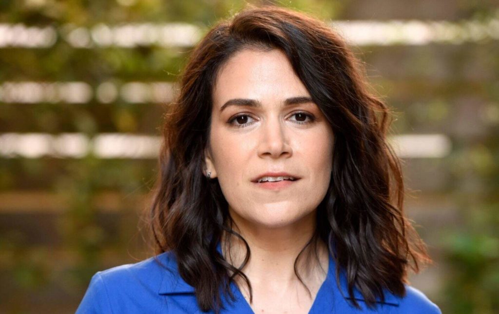 Image of Abbi Jacobson in blue dress