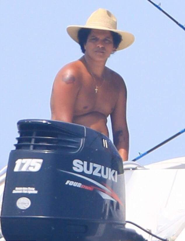 Image of Bruno Mars before his weight loss