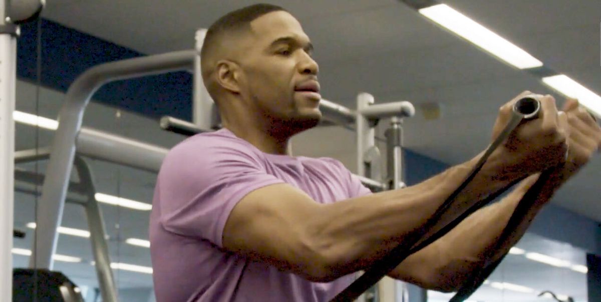 Image of Michael Strahan doing his work out routine